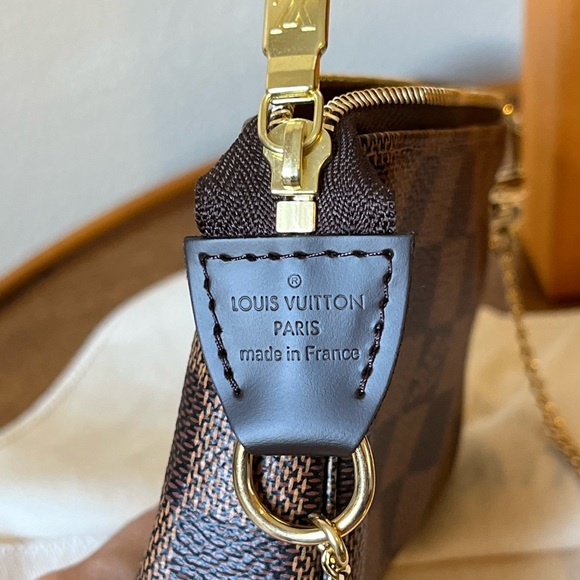Unused Louis Vuitton Mini Pochette in Damier Ebene - Picture 4 of 11